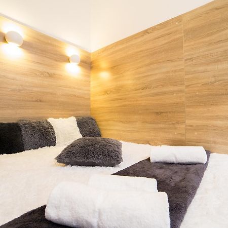 Smart Apartment On Filatova Lviv Eksteriør bilde